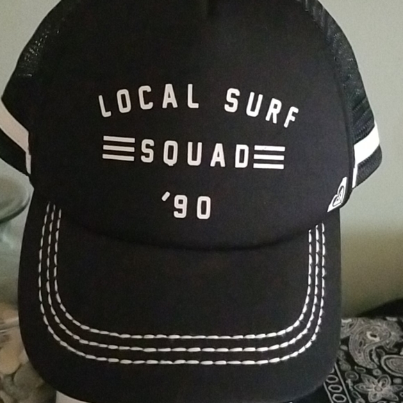 ROXY Black & White Unisex Trucker Hat - Picture 2 of 12